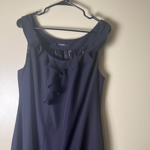 Tahari Black Sheath Mini Dress Scoop Neck Sleeveless, dressing ,feminine , - Picture 2 of 6